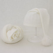 Conjunto de bebé con gorro tejido con bolas de pelo y manta para bebé