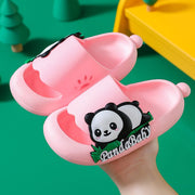 Lindas pantuflas de panda para niños