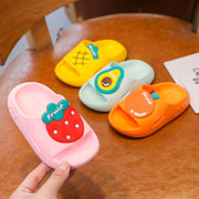 Zapatillas lindas con diseño de frutas de dibujos animados para niños